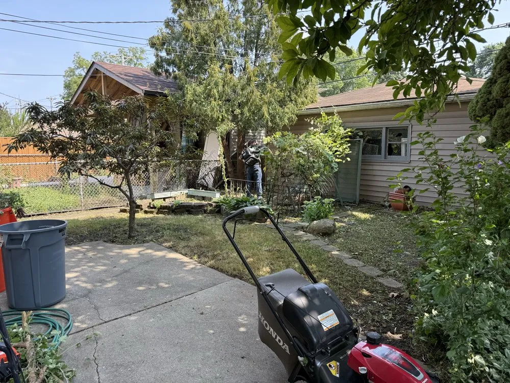Reliable lawn mowing service in Chicago, IL by Landa’s Landscaping