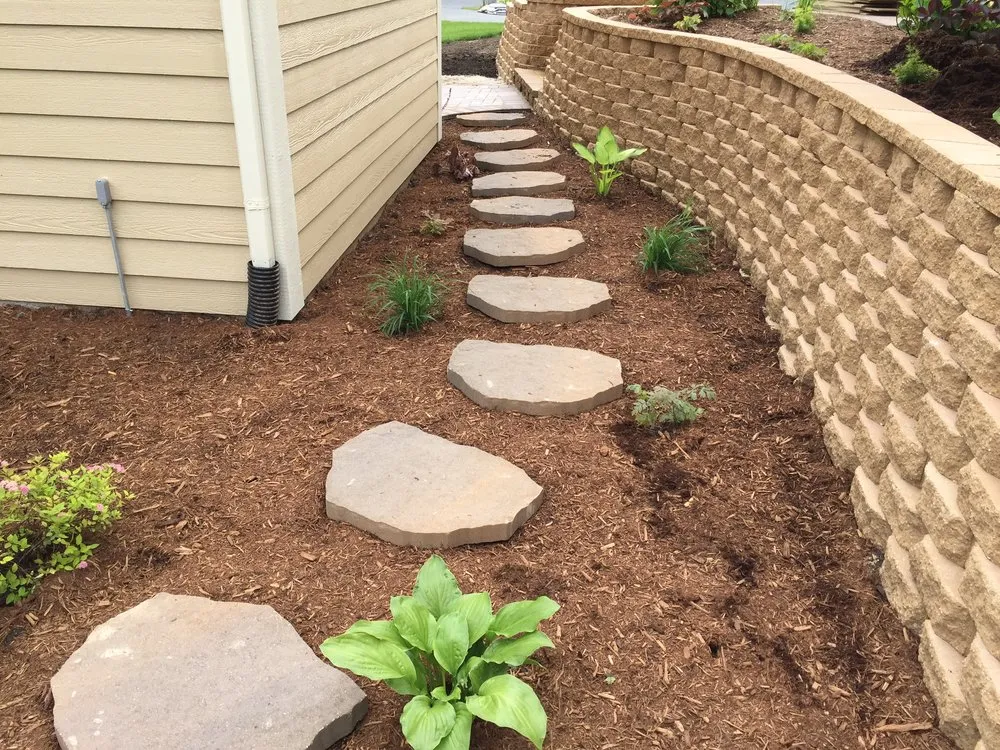 Reliable yard maintenance in McHenry, IL - Landcare And Lawn Maintenance