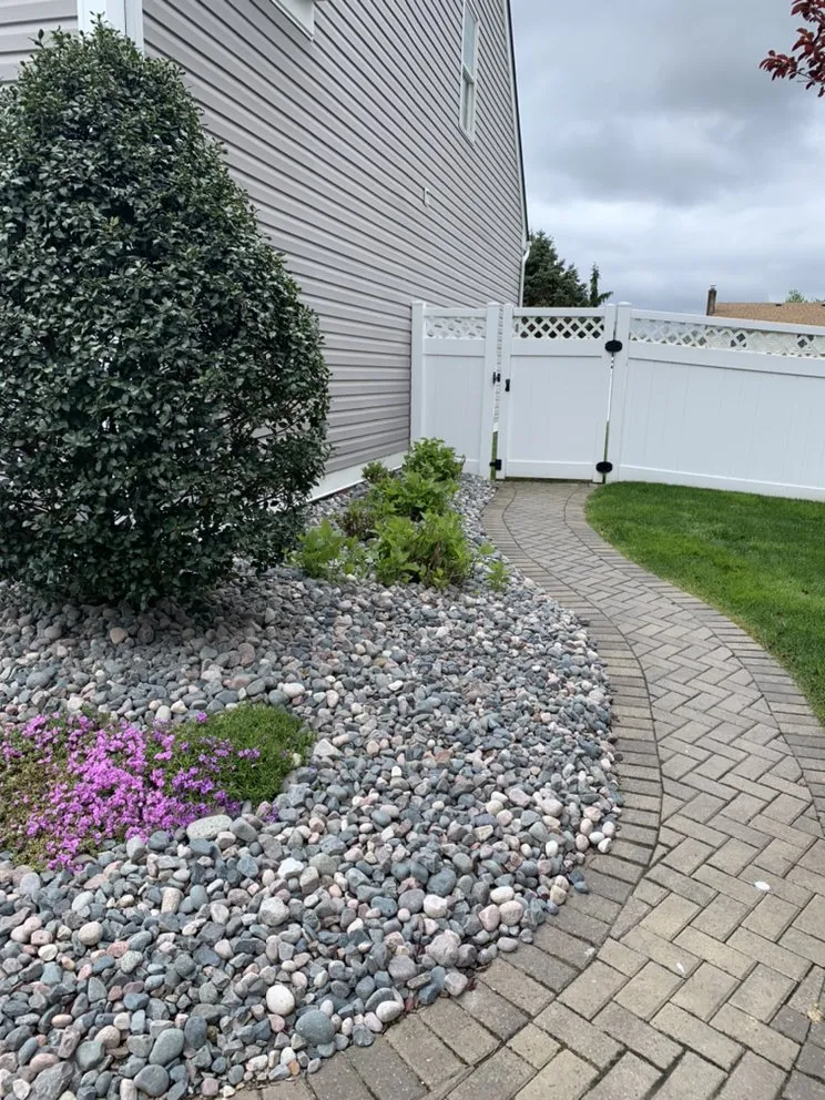 Top-rated garden landscaping in Lynnwood-Pricedale, PA by Landconcepts Landscape And Roofing