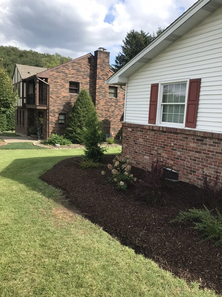 Expert outdoor landscaping experts serving Lynnwood-Pricedale, PA - Landconcepts Landscape And Roofing