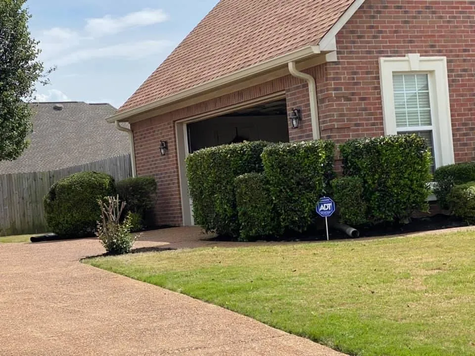 Reliable garden landscaping in Jackson, TN by Landers Lawn Service
