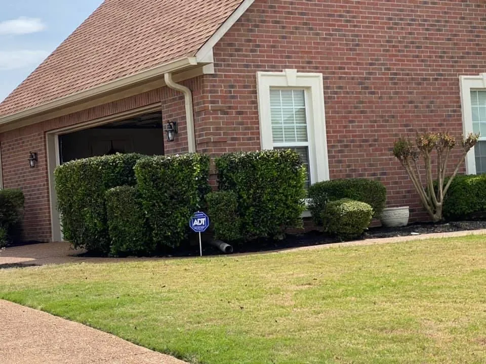 Professional lawn care service in Jackson, TN - Landers Lawn Service