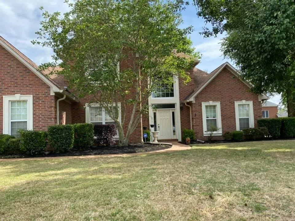 Custom yard cleanup service in Jackson, TN by Landers Lawn Service