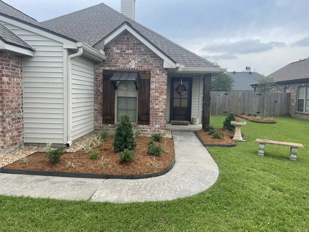 Top-rated landscape design for beautiful yards in Lafayette, LA by Landgrave Lawn & Landscaping