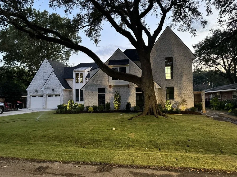 Custom garden landscaping near you in Lafayette, LA by Landgrave Lawn & Landscaping