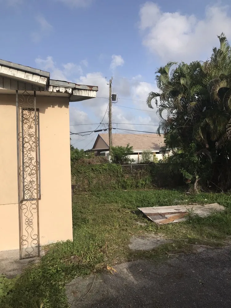 Reliable lawn mowing service experts serving Palmetto Bay, FL - Landkeepers