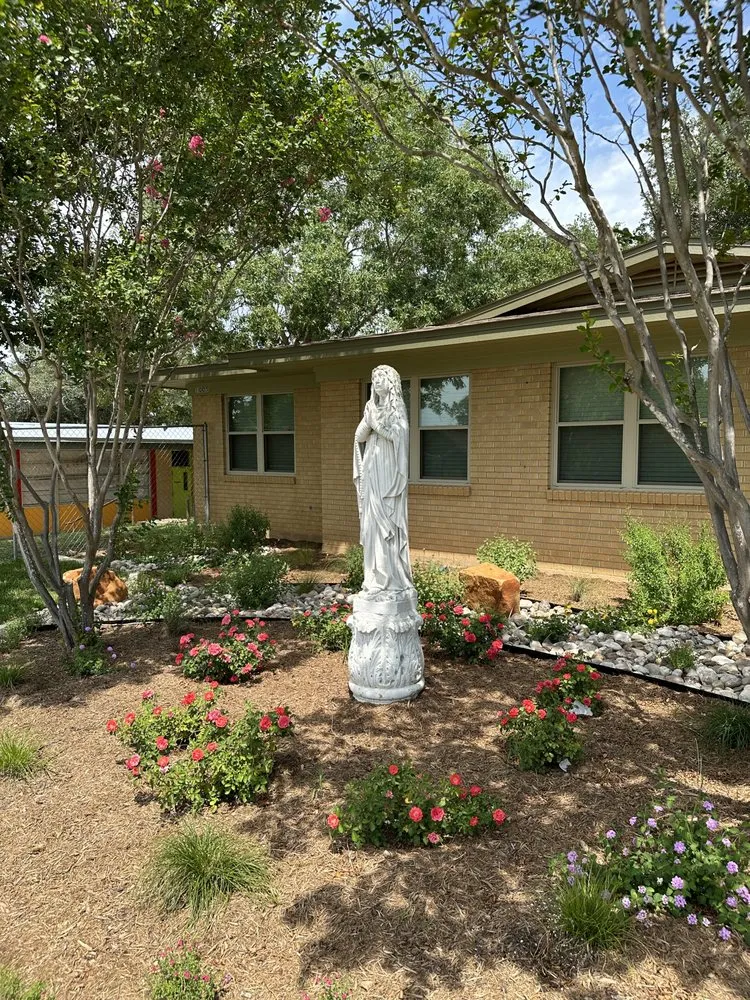 Expert outdoor landscaping in Floresville, TX - Landloch Studio