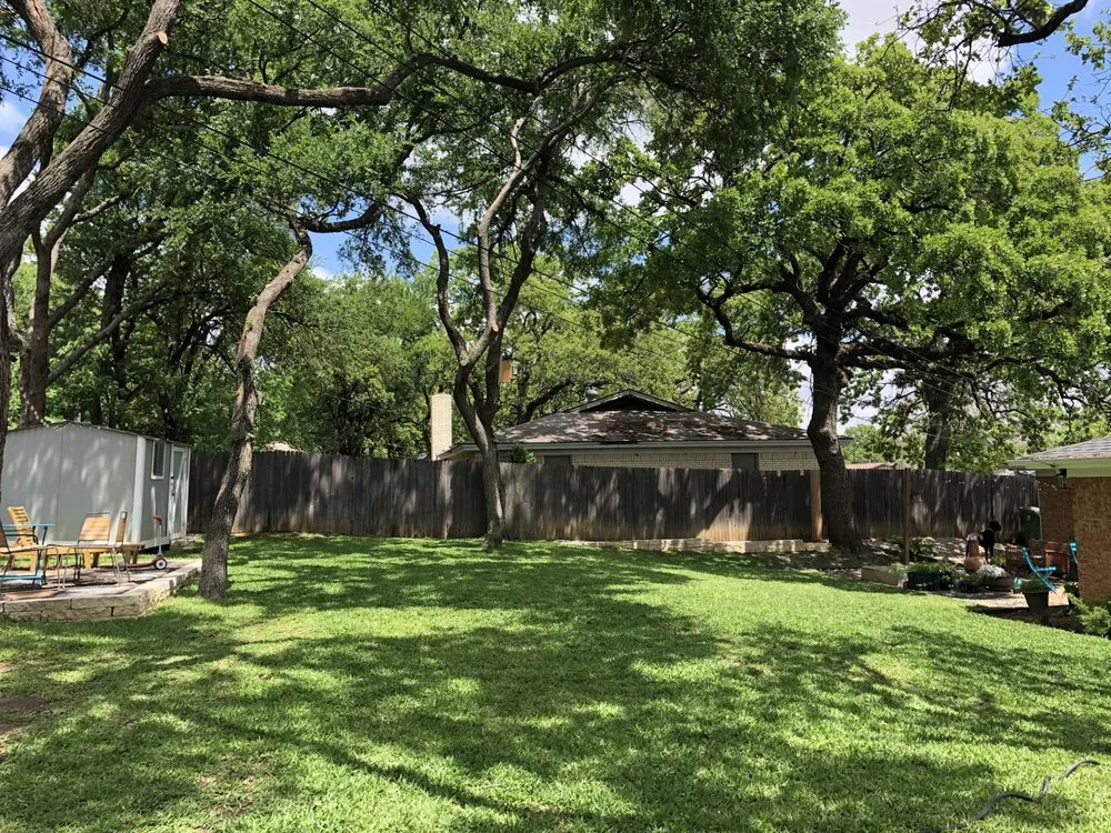 Expert landscaping services in Floresville, TX by Landloch Studio