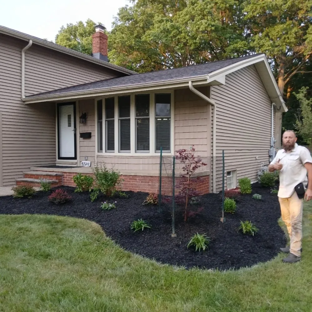 Expert yard cleanup service in Parma Heights, OH - Landlord