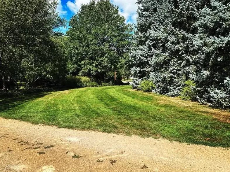 Expert lawn mowing service experts serving Cincinnati, OH - Landman Landscaping