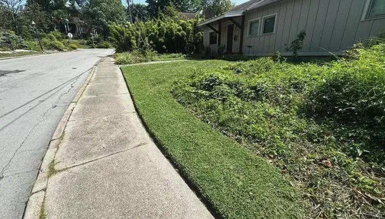 Custom lawn mowing service for beautiful yards across Cincinnati, OH - Landman Landscaping