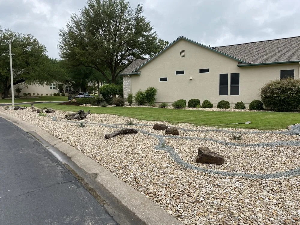 Trusted lawn mowing service in Georgetown, TX by Landonscaping