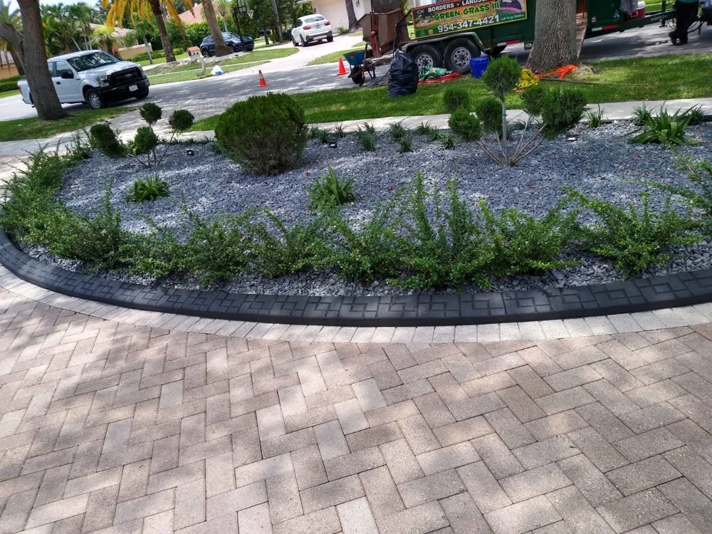 Trusted yard maintenance in Fort Lauderdale, FL - Landscape & Borders