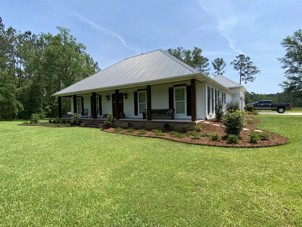 Local lawn care service for year-round maintenance in Ponchatoula, LA by Landscape Advantage