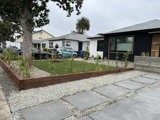 Landscape and outdoor living Logo