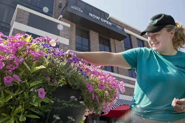 Local outdoor landscaping experts serving De Pere, WI - Landscape Associates