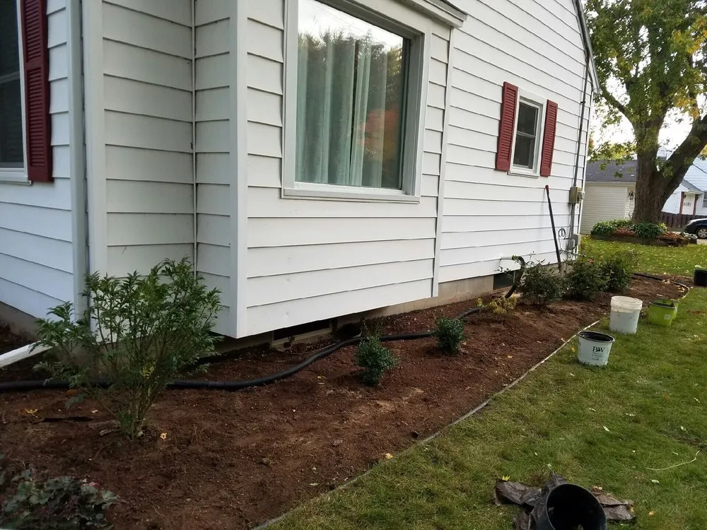 Local garden landscaping in De Pere, WI by Landscape Associates