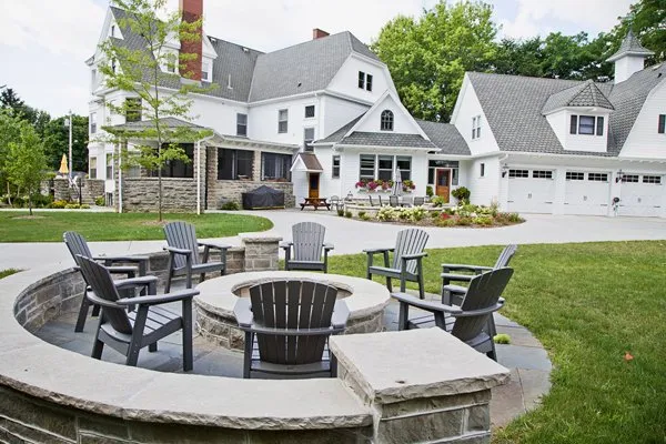 Top-rated landscape design in De Pere, WI by Landscape Associates