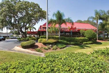 Local lawn mowing service experts serving St Petersburg, FL - Landscape By Palmer