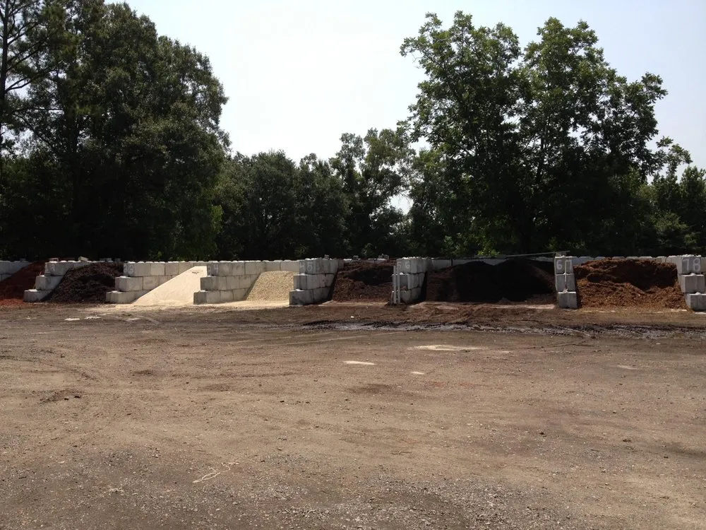 Professional yard cleanup service in Prairieville, LA - Landscape Depot