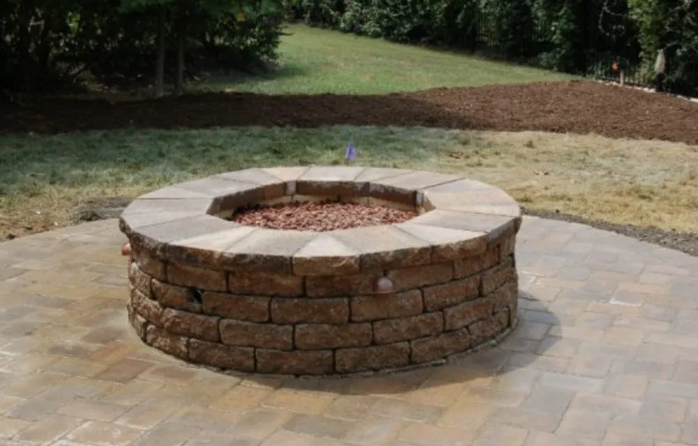 Professional yard maintenance experts serving Williamsburg, VA - Landscape Elements