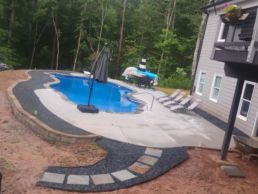 Custom yard cleanup service for residential properties in Powder Springs, GA by Landscape Escobar