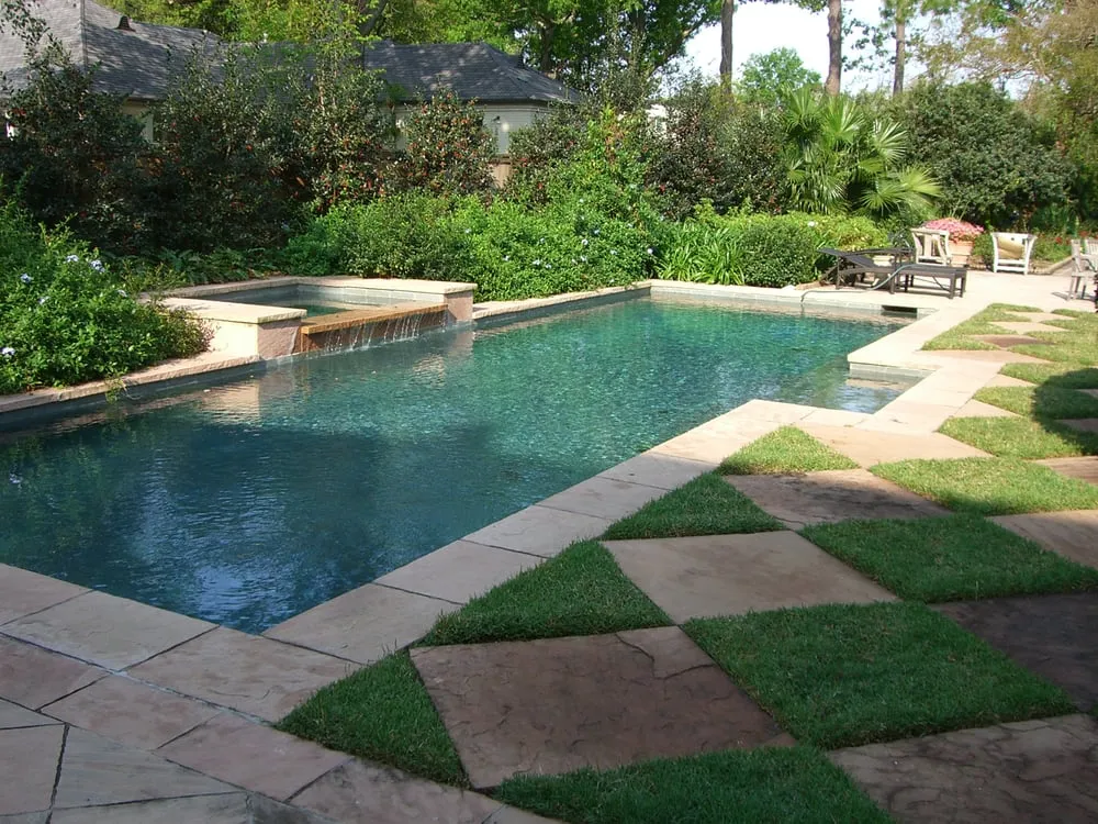 Expert lawn care service near you across New Orleans, LA - Landscape Images