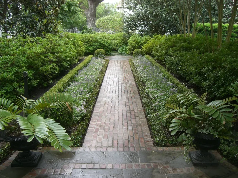 Local lawn care service in New Orleans, LA - Landscape Images