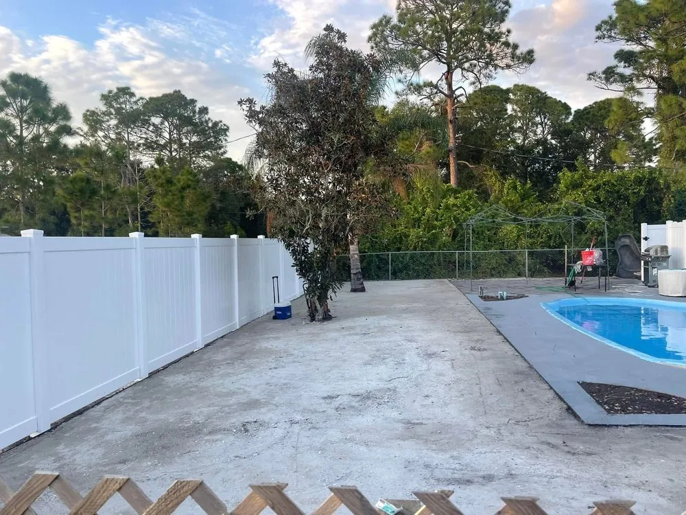 Reliable lawn care service with custom design in Kissimmee, FL by Landscape Mexcub