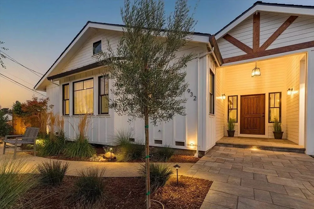 Trusted lawn mowing service for residential properties in Sunnyvale, CA by Landscape Therapist