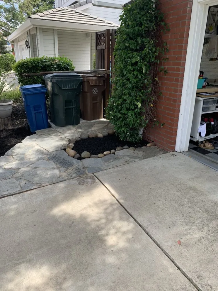 Local yard cleanup service for homes across Pittsburg, CA - Landscapers Bay Area Pros