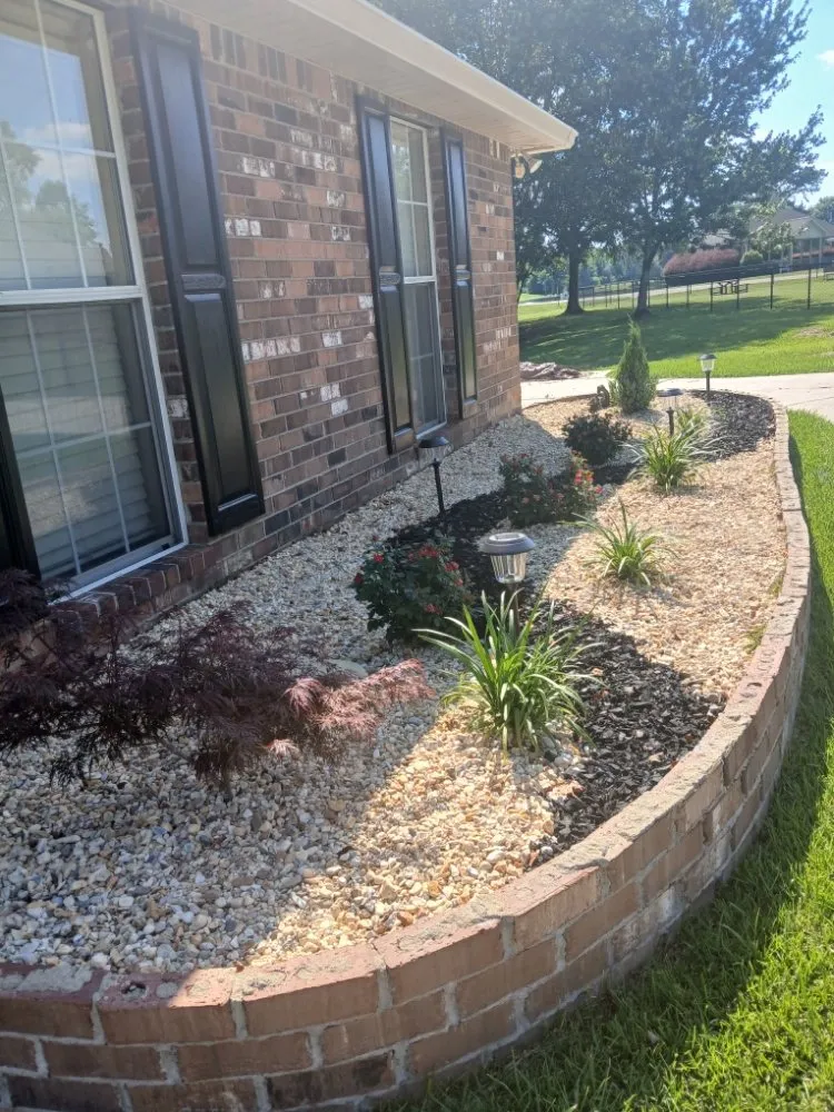 Reliable yard cleanup service for outdoor upgrades in Petal, MS by Landscapers R' Us