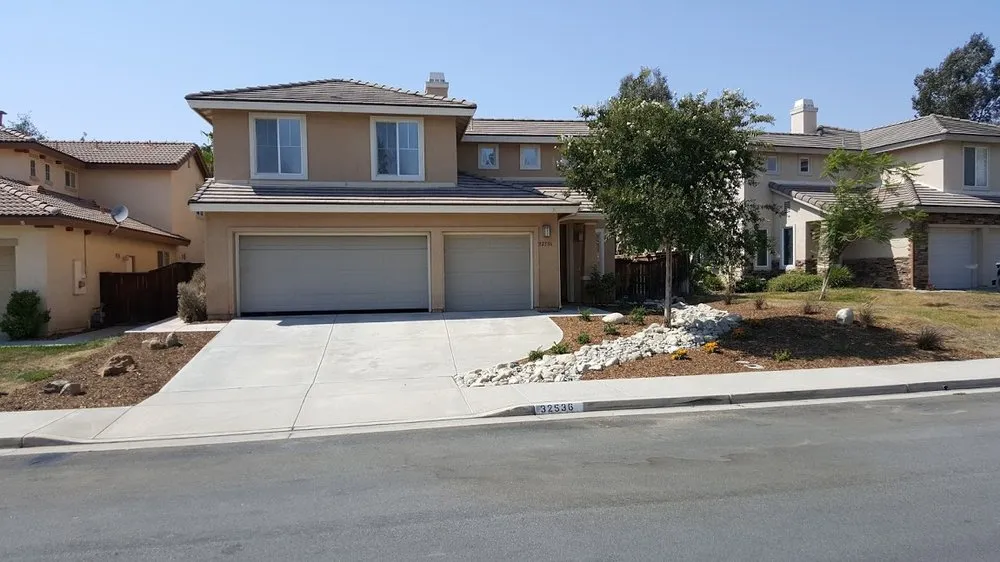 Reliable lawn mowing service for year-round maintenance across Temecula, CA - Landscapers Temecula