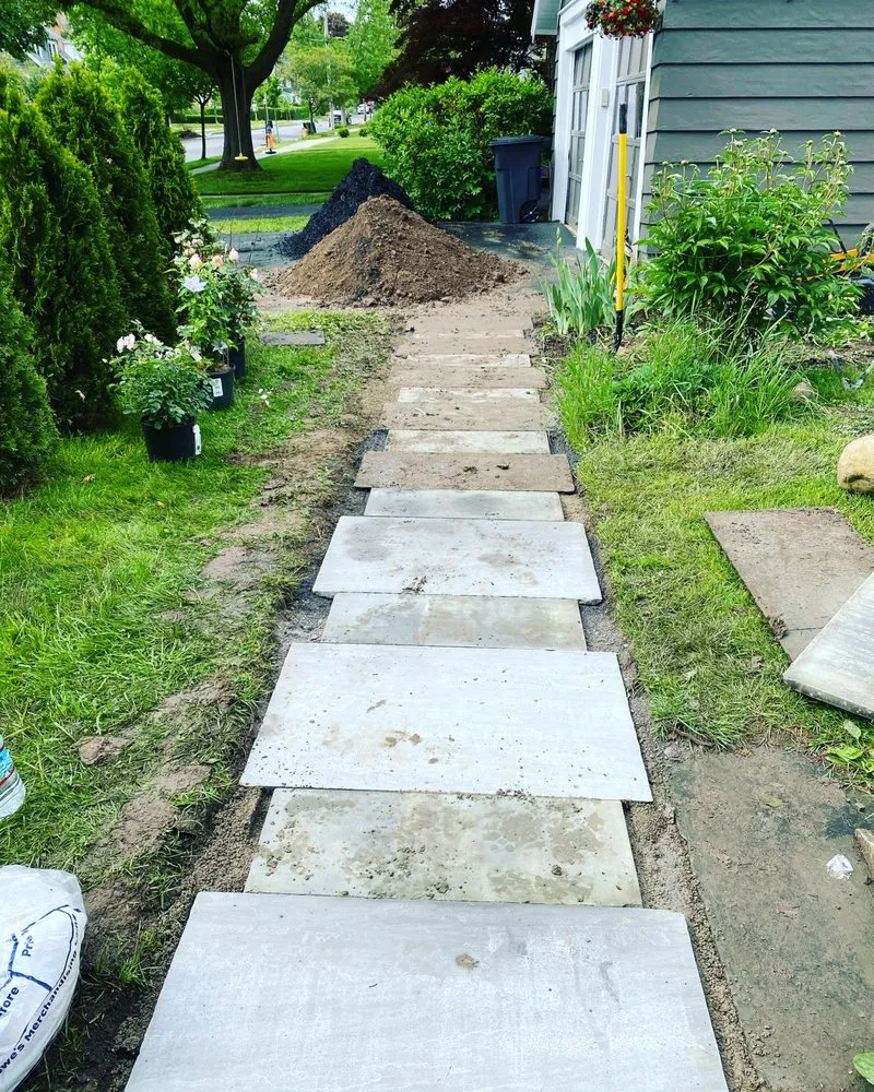 Top-rated lawn mowing service for homes in Syracuse, NY by Landscapes And Company