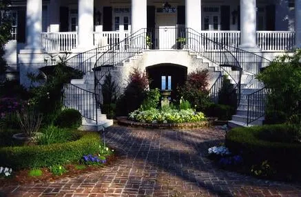 Reliable garden landscaping experts serving Bluffton, SC - Landscapes and Lights