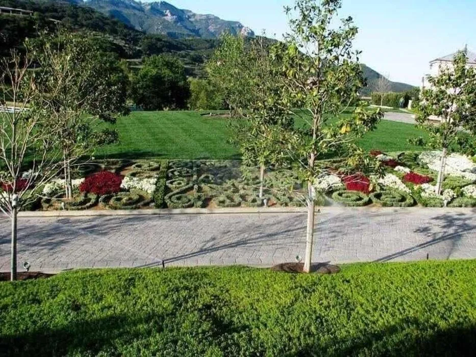 Professional outdoor landscaping in Thousand Oaks, CA - Landscapes By Jeffery