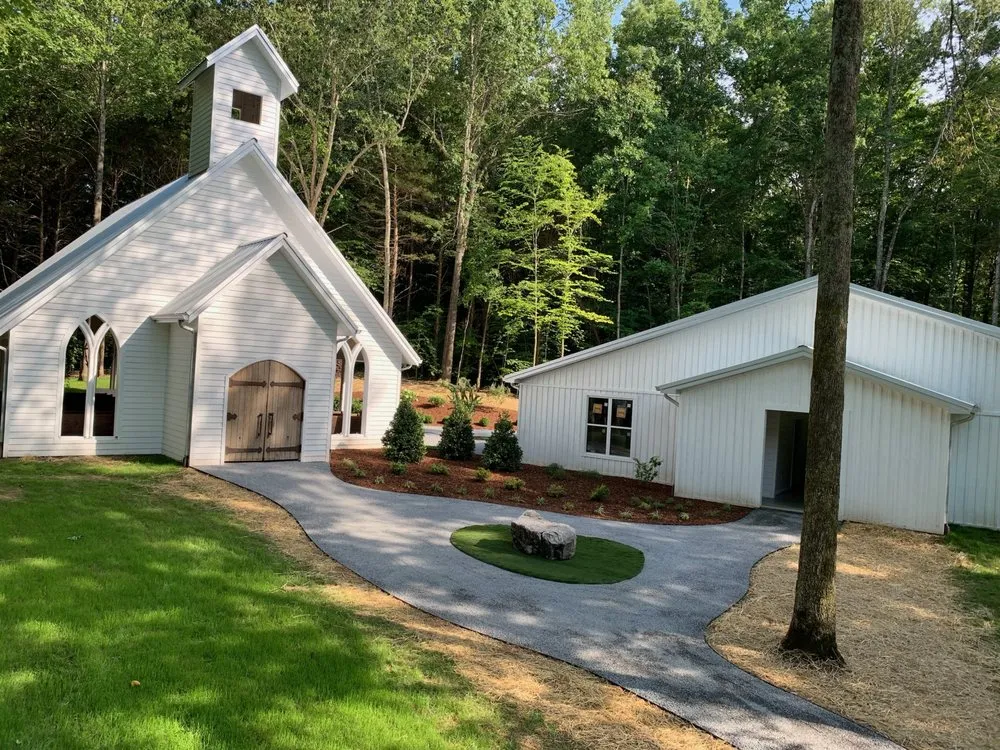 Affordable yard cleanup service experts serving Charlotte, TN - Landscapes By Tidwell