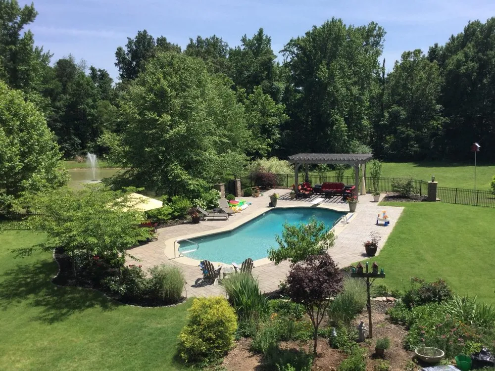 Professional yard cleanup service in Charlotte, TN - Landscapes By Tidwell