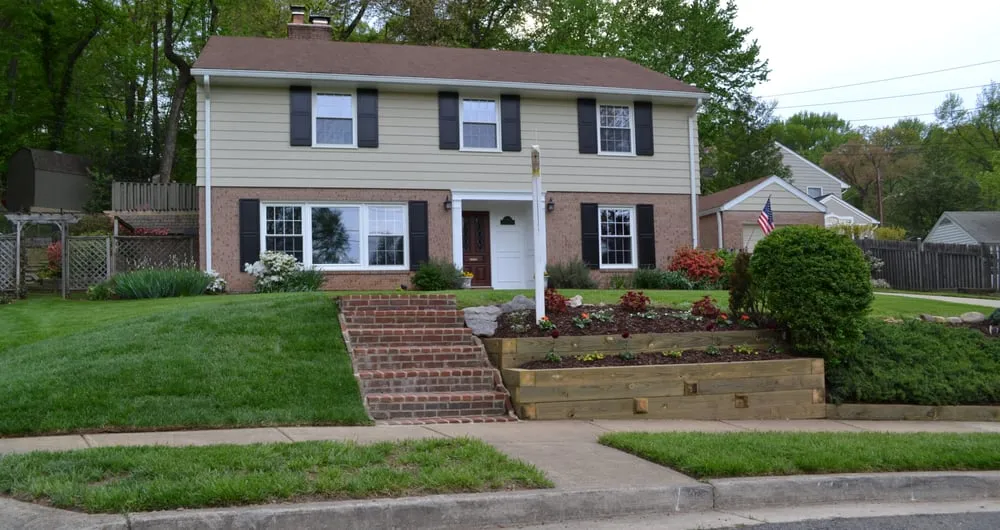 Custom lawn mowing service experts serving Alexandria, VA - Landscapes by Wade Inc