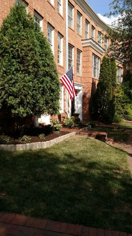 Custom garden landscaping experts serving Alexandria, VA - Landscapes by Wade Inc
