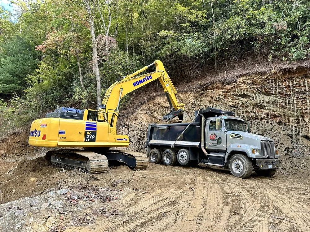 Custom lawn care service experts serving Murphy, NC - Landscapes Complete