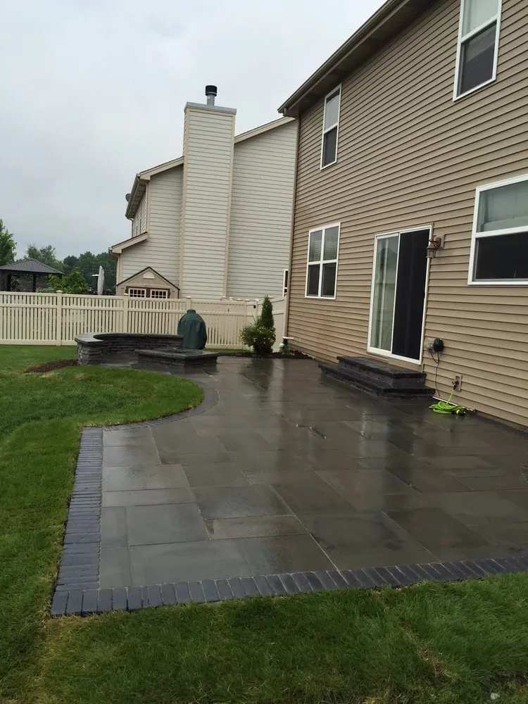 Top-rated lawn care service in Plainfield, IL - Landscapes Complete