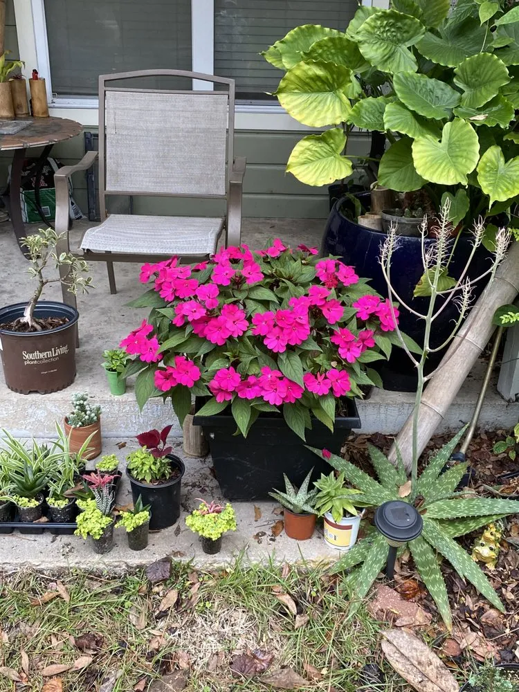 Custom garden landscaping in Pearl River, LA by LandScapes