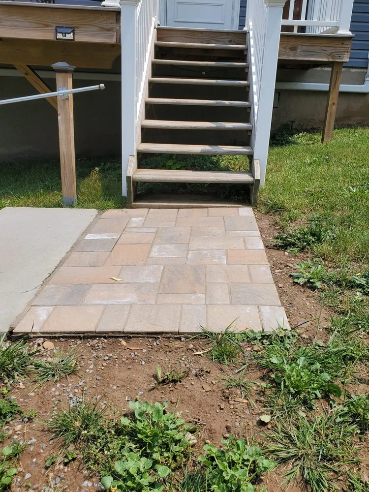 Expert lawn mowing service for homes in Canastota, NY by Landscapes Unlimited CNY