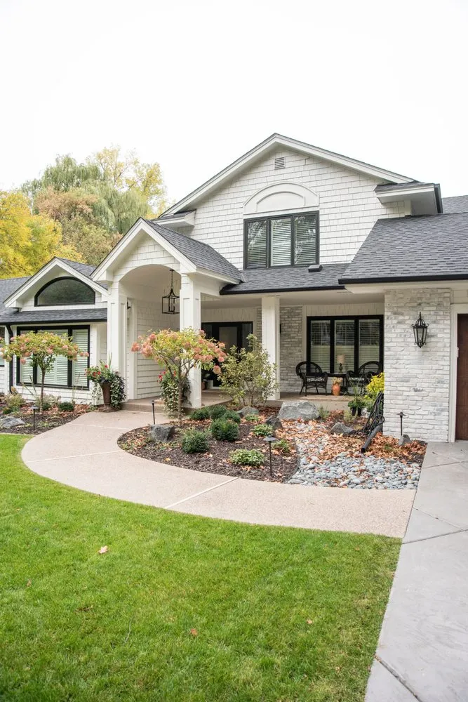 Professional garden landscaping for beautiful yards in Saint Paul Park, MN by Landscapes Unlimited