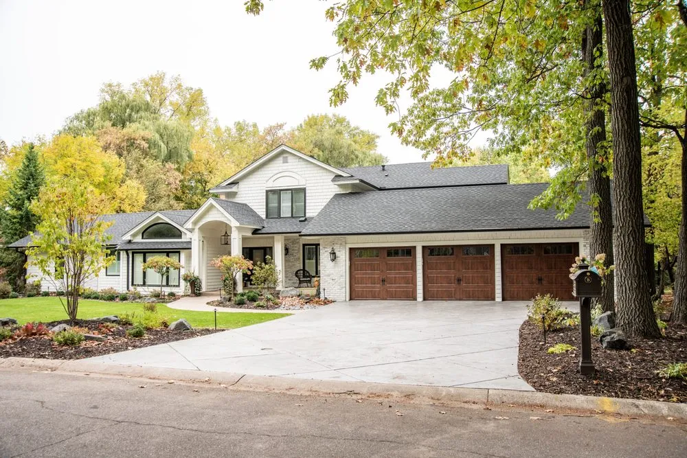 Top-rated lawn mowing service experts serving Saint Paul Park, MN - Landscapes Unlimited