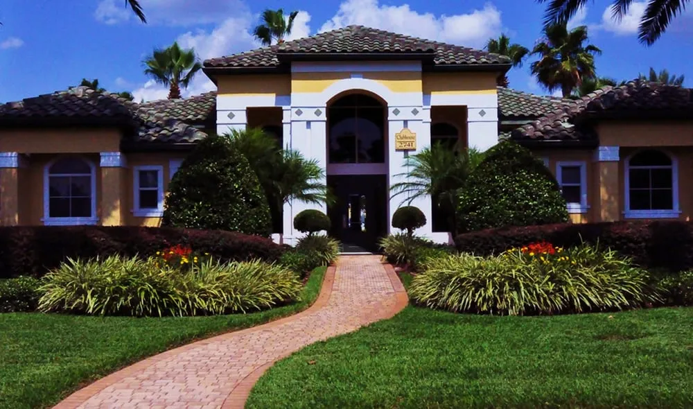 Custom yard maintenance experts serving Orlando, FL - Landscapes USA