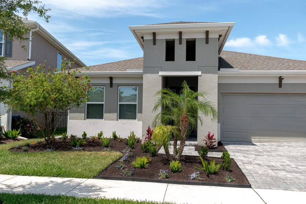 Trusted lawn mowing service experts serving Land O' Lakes, FL - Landscapians