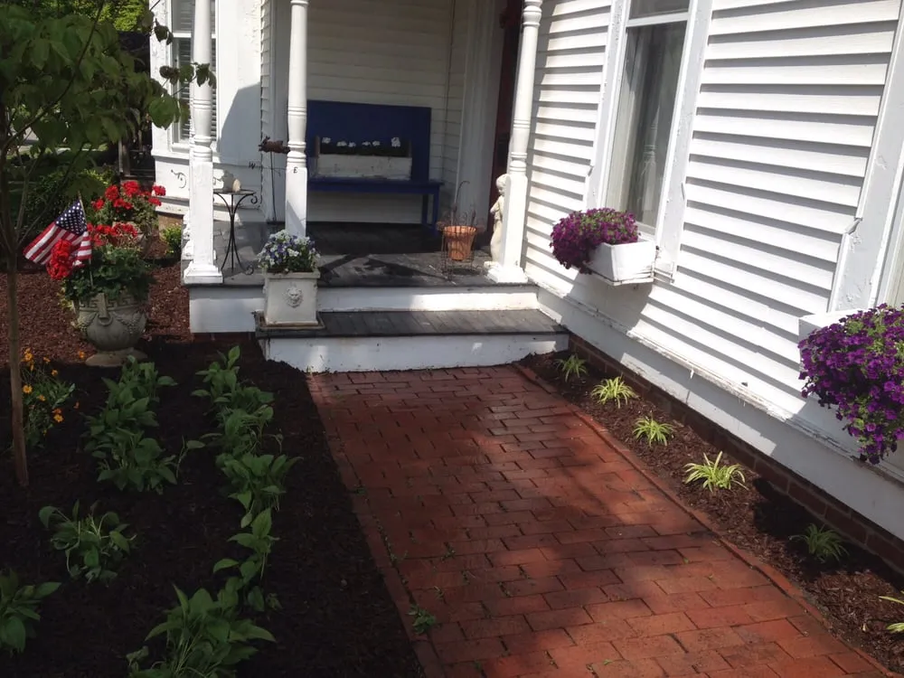 Custom residential landscaping for beautiful yards across Darlington, IN - Landscaping & Trees by GT