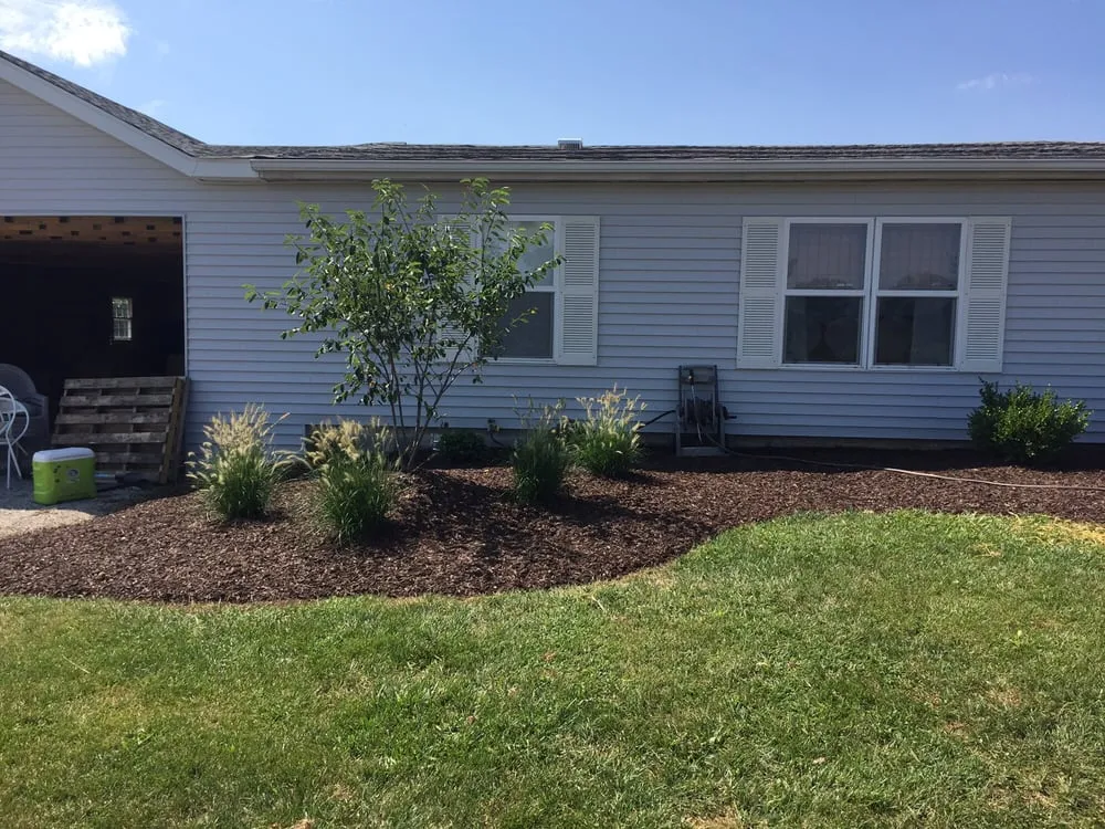 Professional lawn care service experts serving Darlington, IN - Landscaping & Trees by GT